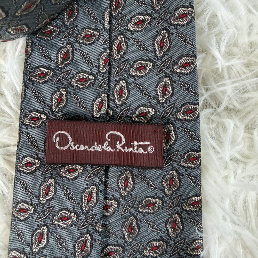 Oscar de la Renta Mens Silk Tie Gray Red Geometric Medallion Pattern Silk Tie - Picture 3 of 12